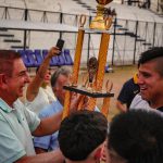 Jofré estuvo presente en la final de la “C” y entregó el trofeo al campeón